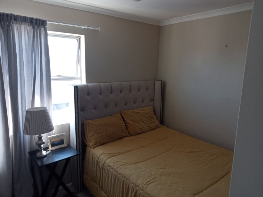 To Let 1 Bedroom Property for Rent in Bothasig Western Cape